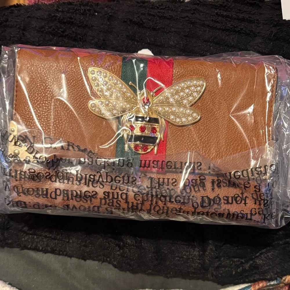 Fashion Designer Handbag and Wallet Set - Picture 10 of 13